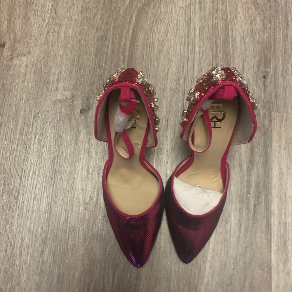 Brand new pointed pink heels shoe